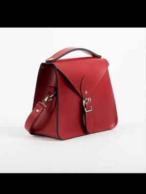 Gweniss Esme Premium Leather Crossbody Bag. 